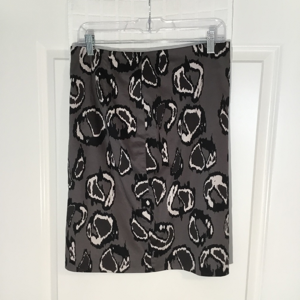 Ann Taylor Ladies Lined Skirt Gray/ Black/ White Size 6